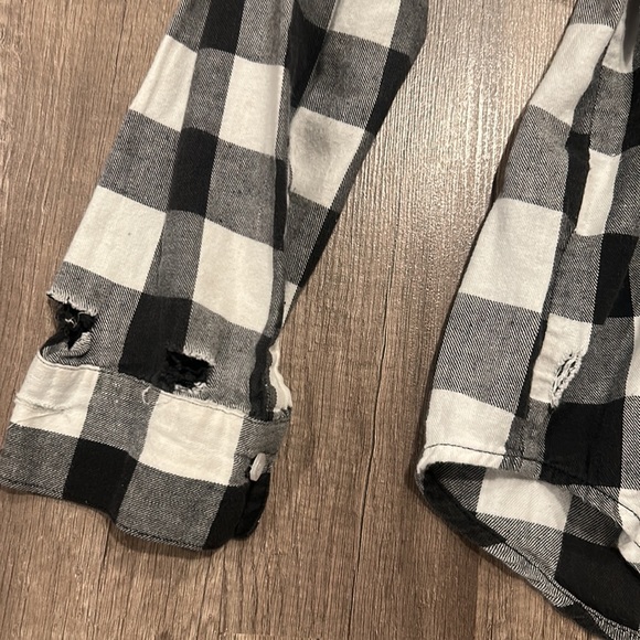 DO+BE Distressed Plaid Nirvana Flannel - Picture 6 of 6